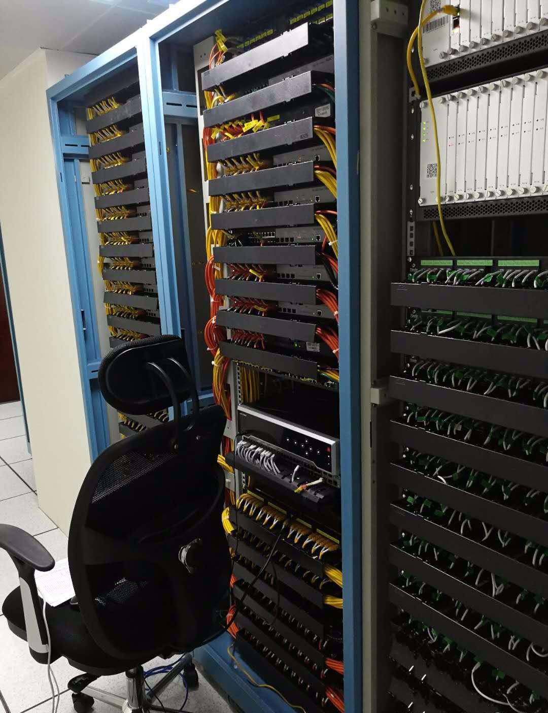 某機關辦公室弱電工程綜合布線現場
